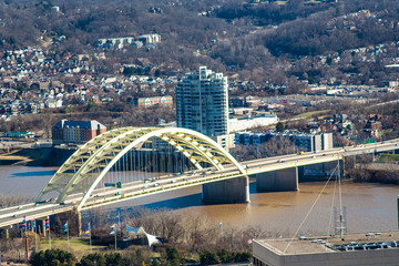 Naklejka premium View of a bridge over the Ohio River from the observation deck of the Care Tower
