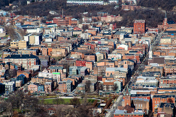 Obraz premium View of downtown Cincinnati from the observation deck of the Carew Tower in winter