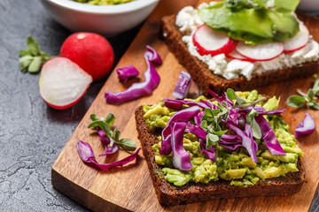 Toasts with Avocado and Vegetables