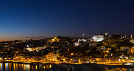 Fototapeta na wymiar Panoramic view of Porto on sunset
