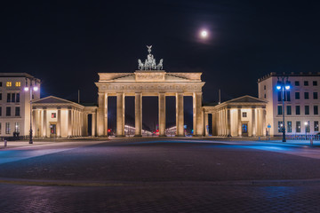 Fototapeta premium Brandenburger Tor (Brandenburg Gate) , famous landmark in Berlin Germany