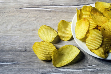 Potato and potato products, fried potato slices, fried serrated potato slices, fried potato chips
