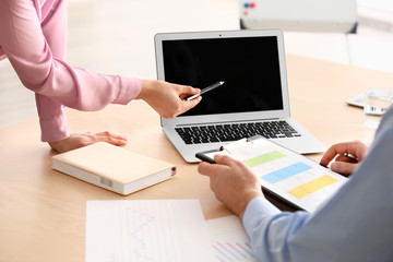 Young managers discussing issues in office © Africa Studio