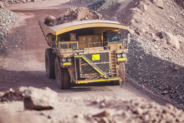Mining Activity, mining dump truck © Luis Sandoval M.