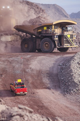 Loading of copper ore on very big dump-body truck © Luis Sandoval M.