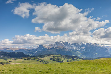 Fototapeta na wymiar Bergpanorama auf der Seiser Alm