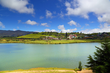 Fototapeta na wymiar Gregory lake in Nuwara Eliya - Sri Lanka