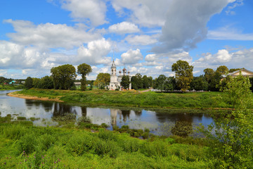 Fototapeta na wymiar church on river bank in Vologda