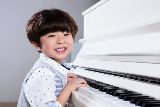 Pianist Chinese Images – Browse 274 Stock Photos, Vectors, and Video |  Adobe Stock