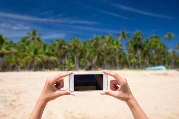  hand hold mobile with sea