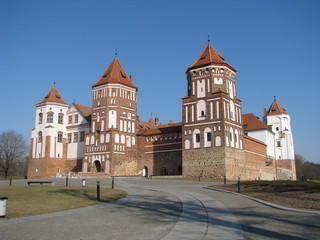 Fototapeta na wymiar Ancient castle in town Mir in Belarus
