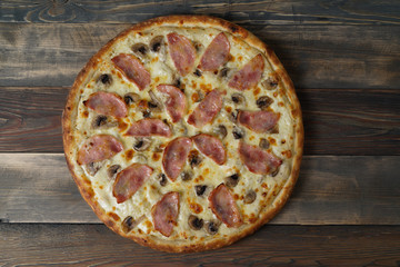 Cheesy pizza with mushrooms