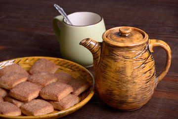 Teapot and cookies