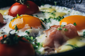 Fried eggs with tomatoes and bacon