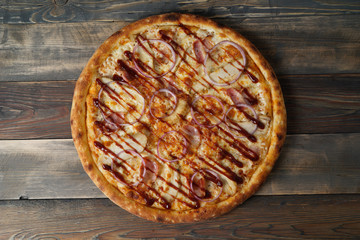 Barbecue pizza with sauce