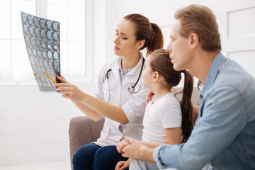 Competent neurosurgeon explain the issue to a family