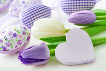 Ostern - Dekoration - Tulpen und Ostereier mit Herz