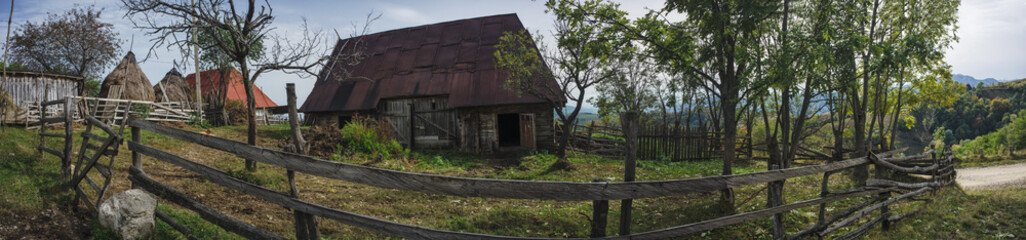 Fototapeta na wymiar Romanian barn in the middle of the mountains