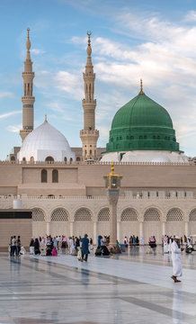Muslims gathered for worship Nabawi Mosque, Medina, Saudi Arabia