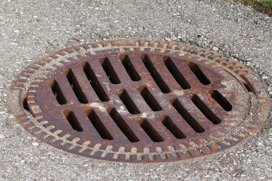 Rostiger Gullideckel