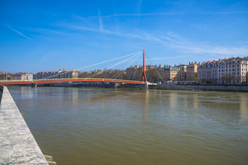 La Saône à Lyon avec pont suspendu