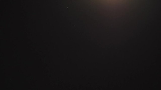 Granelli di polvere su sfondo nero