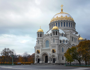 Fototapeta na wymiar The Naval cathedral of Saint Nicholas in Kronstadt, St. Petersburg in autumn