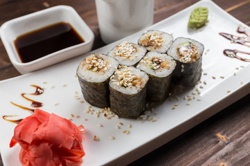 roll with avocado