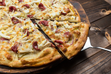 pizza with chicken