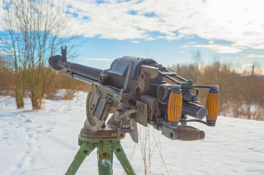  a heavy machine gun of world war II.