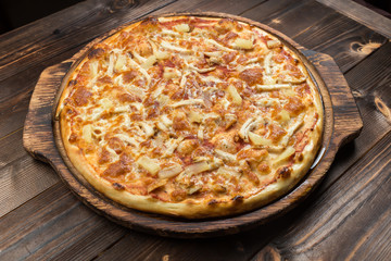 Pizza with Chicken Breast, Pineapple and Mozzarella Cheese