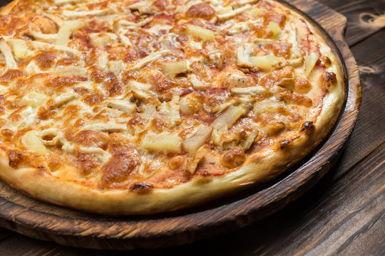 Pizza with Chicken Breast, Pineapple and Mozzarella Cheese