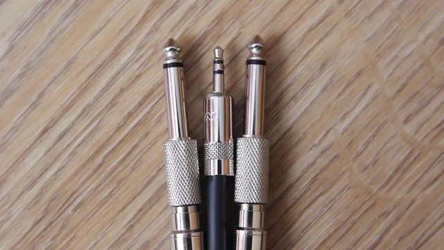 audio cable to two cinch and one entrance