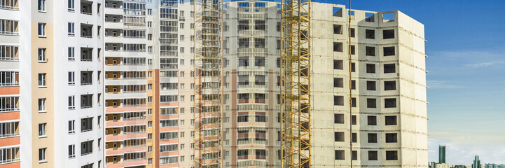 Fototapeta na wymiar Panorama of the construction of modern concrete buildings