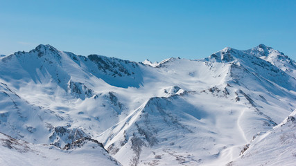 Fototapeta na wymiar Österreichische Alpen in Ischgl Samnaun im Winter