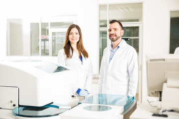 Obraz premium Team of chemists in a laboratory