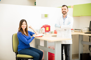 Obraz premium Patient and doctor after a blood test