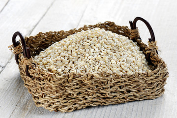 cestino di orzo perlato