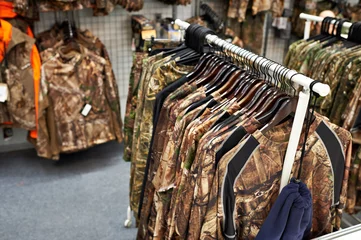 Papier Peint photo Chasser Vêtements pour la chasse et la pêche en magasin
