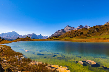Obraz premium Stunning view of lake Lai da Vons