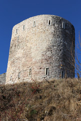 Fototapeta na wymiar watchtower of an ancient fortress used by soldiers during the Fi