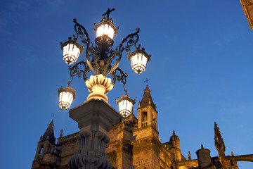 The streetlight under the cathedral