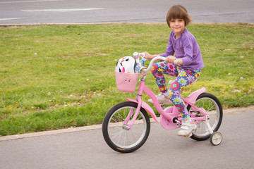Fototapeta premium Girl learning to ride her bike