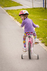 Naklejka premium Little Girl Wear Sports Helmet