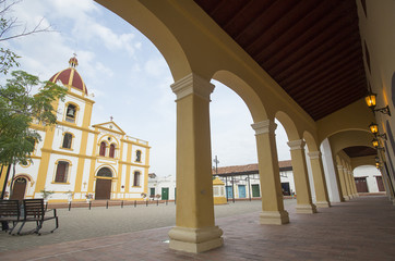 Obraz premium Santa cruz de Mompox, Bolvar / Colombia - March 19, 2017. Plaza de la Immaculada concepcin de Maria.