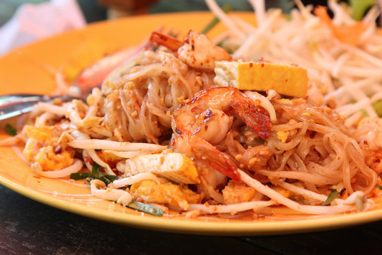Thai food, padthai or fried noodle with shrimp.