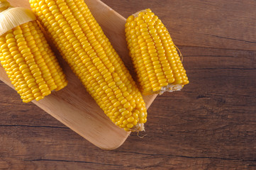boiled corn on cut board