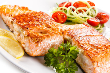 Grilled salmon with vegetables
