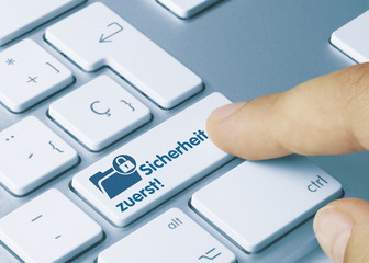 Fototapeta premium Sicherheit zuerst! 2