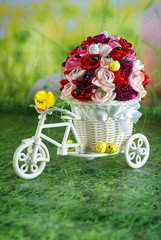 Wiosenna  Wielkanocna kartka  z rowerem ,kurczątkiem  i jajkami.